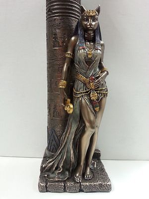 Egyptian-Statue-Goddess-Bast-Bastet-Cat-Leaning-on-_1